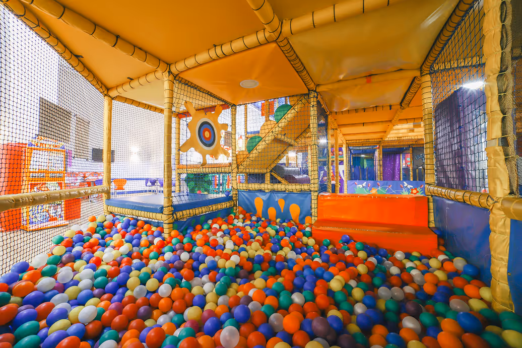 Huge ball pool in soft play frame