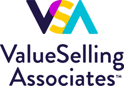 Logoet for ValueSelling Associates viser initialerne "VSA" i en moderne, farverig stil, hvor "V" er mørkeblå med en lilla bue, "S" er gul, og "A" er lyseblå. Under initialerne står firmanavnet "ValueSelling Associates" skrevet med mørkeblå bogstaver i to linjer. Logoet udstråler professionalisme, dynamik og fokus på værdibaseret salg og rådgivning.