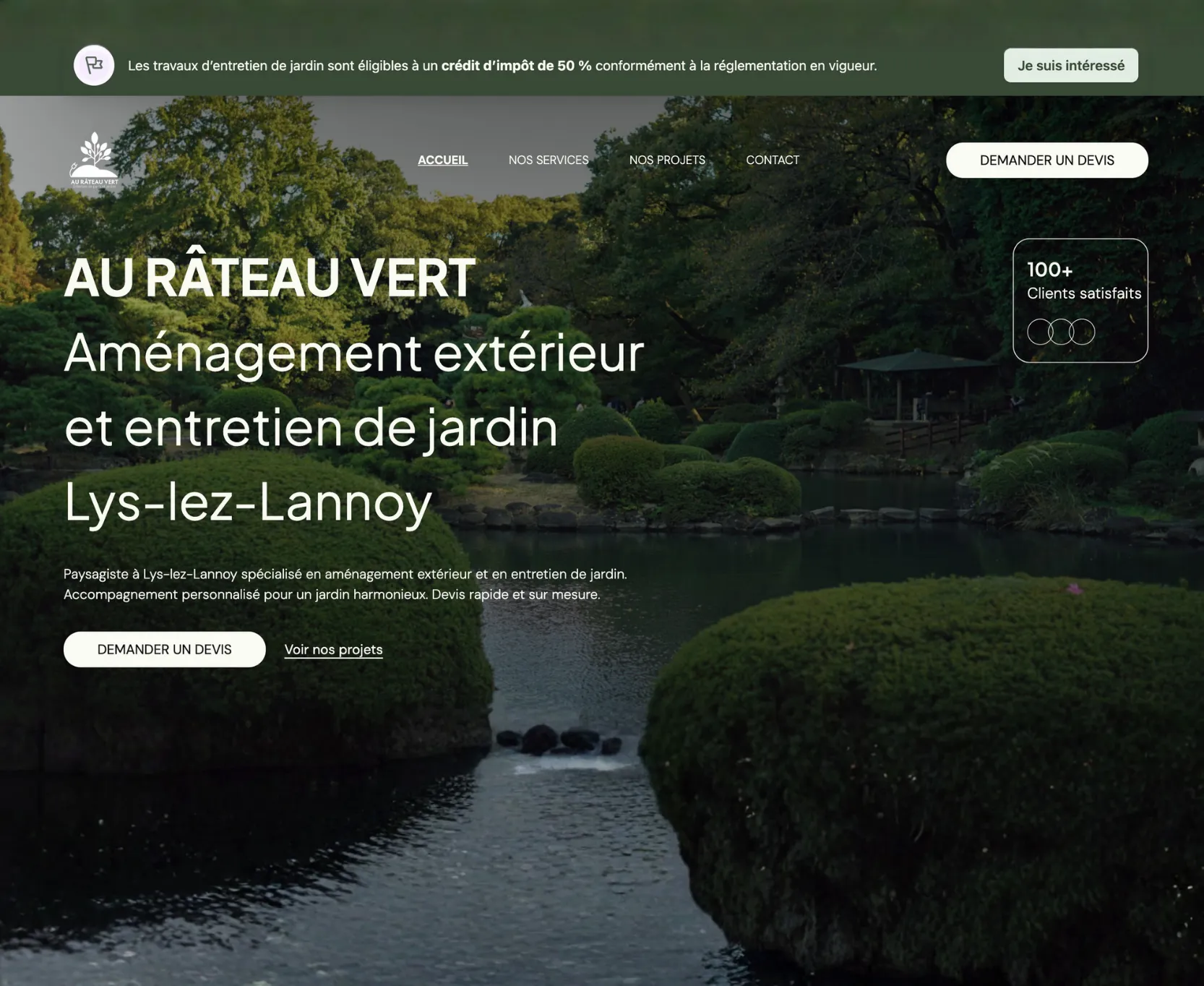 Page d'accueil du site Au Râteau Vert avec un jardin paysager devant un étang et un texte présentant l'aménagement extérieur et l'entretien de jardin à Lys-lez-Lannoy, incluant un bouton pour demander un devis.