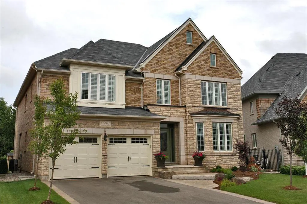 2275 Lyndhurst Dr