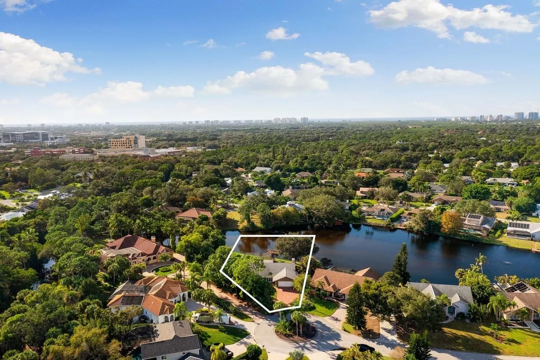 153 Oakwood Dr Naples