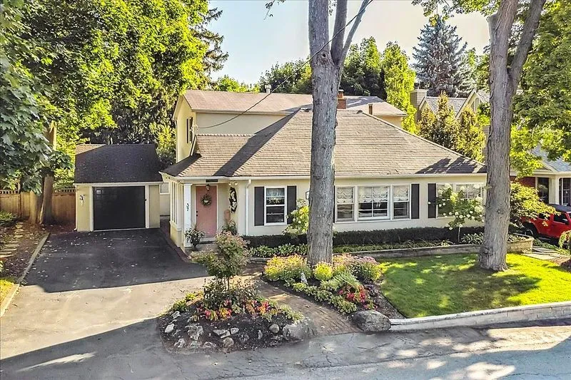 37 Howard Avenue