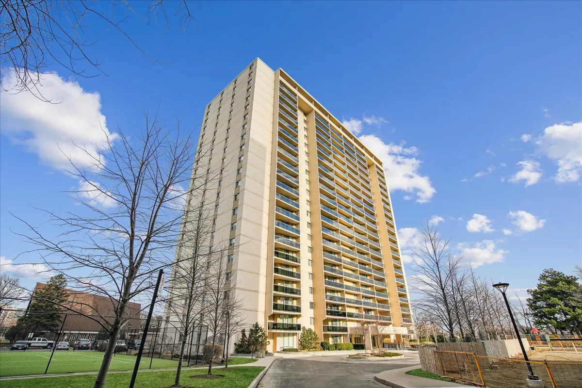 812 Burnhamthorpe Road Unit #1810, Toronto