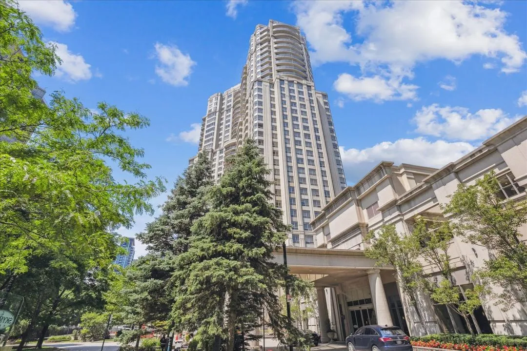 35 Kingsbridge Garden Cir, Unit 2104