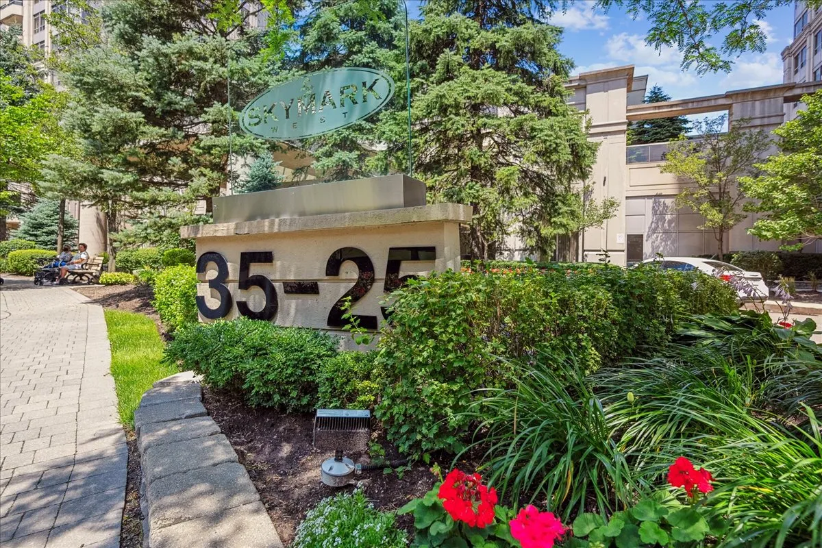 25 KINGSBRIDGE GARDEN CIR, UNIT 120