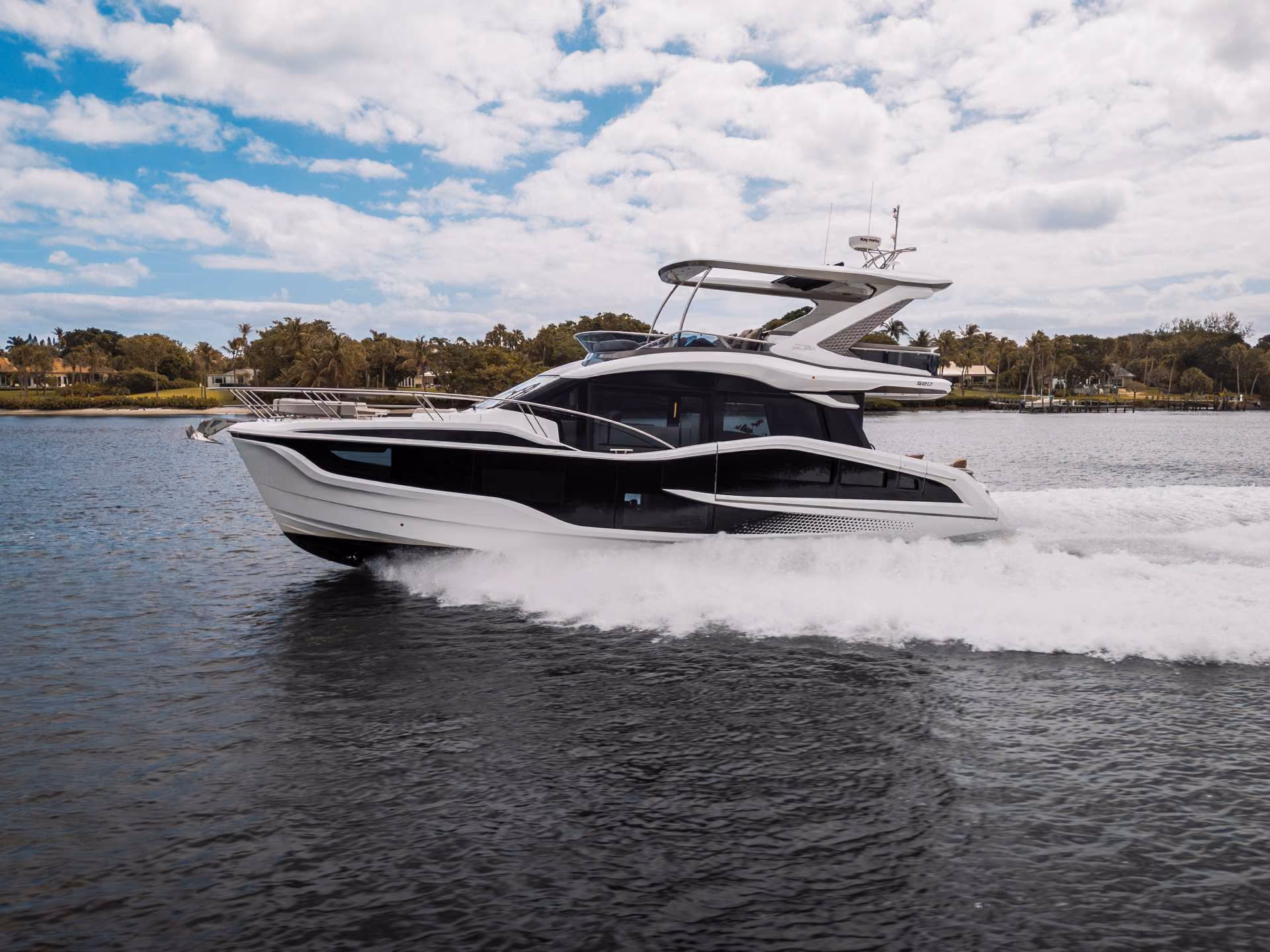 The new Galeon 520 FLY on the water