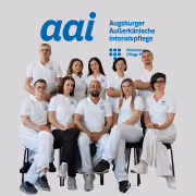 Das Team der Augsburger Außerklinischen Intensivpflege in weißer Arbeitskleidung, Pflegekräfte für ambulante Pflege und Intensivpflege in Augsburg