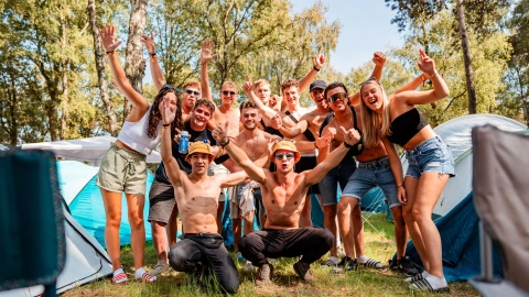 Another group of people at comfort campsite, friends field