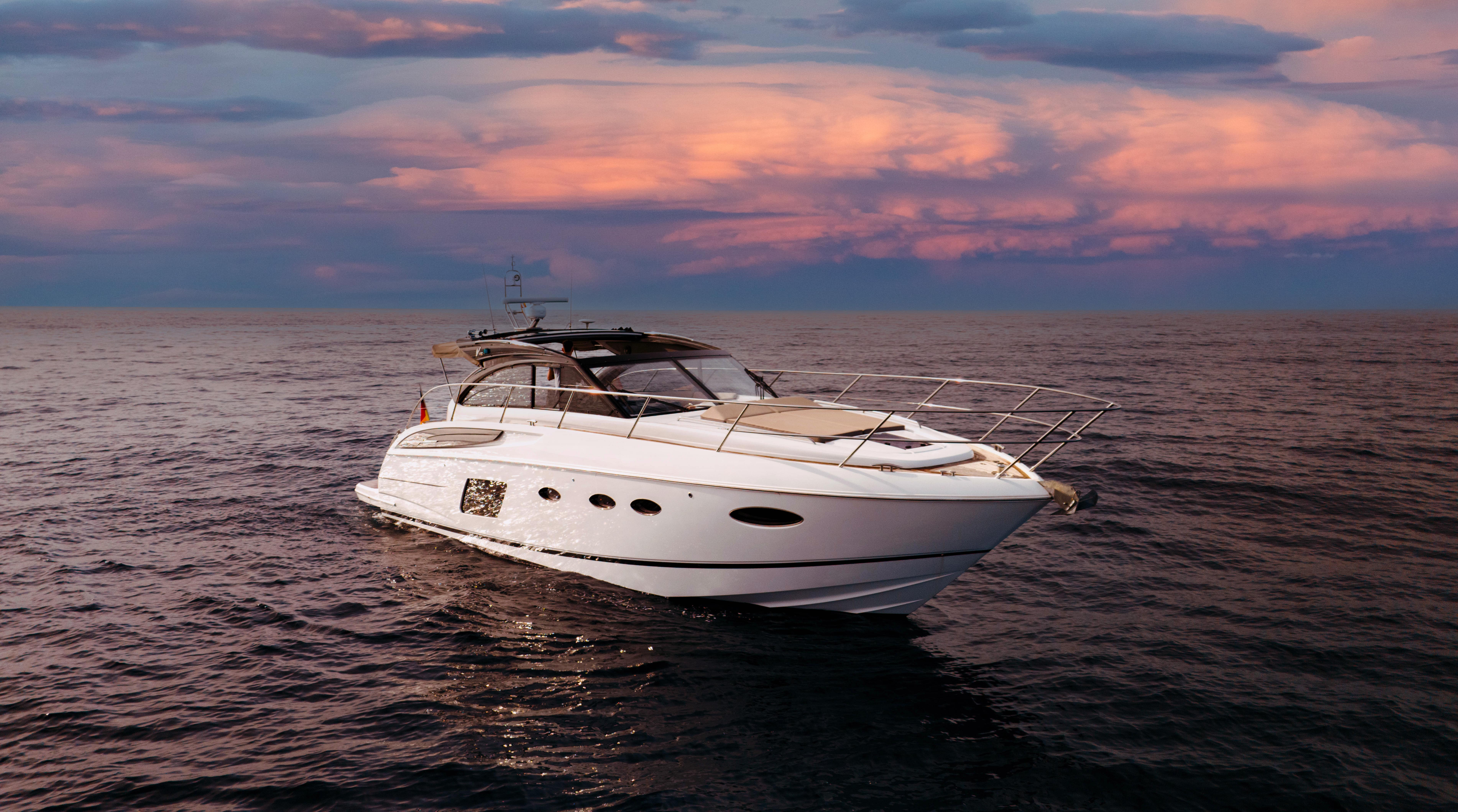 Similar Yachts