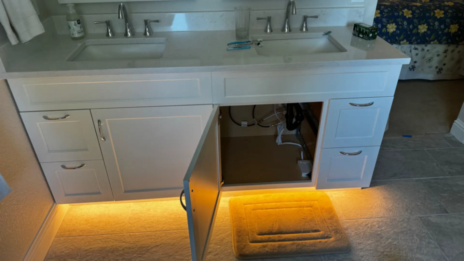 beautiful lighting under cabinets