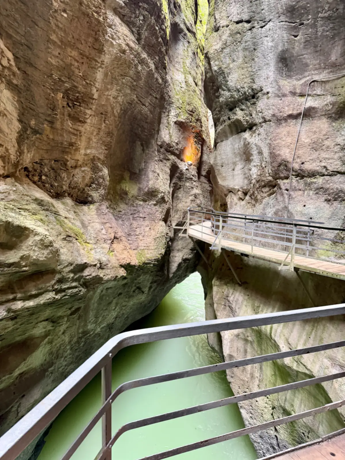 Les gorges de l'Aar à Meiringen : notre sortie en famille, dernier jour avant la fermeture hivernale