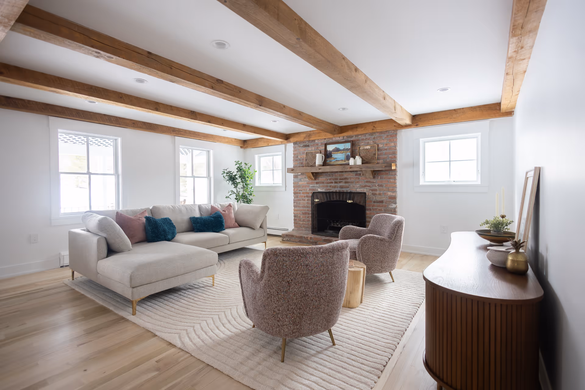 Beautiful freshly painted living room in Northshore MA