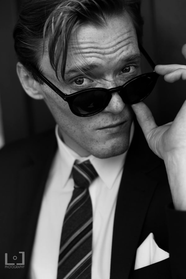 Aidas looking through sunglasses. A. Gudas fotografija