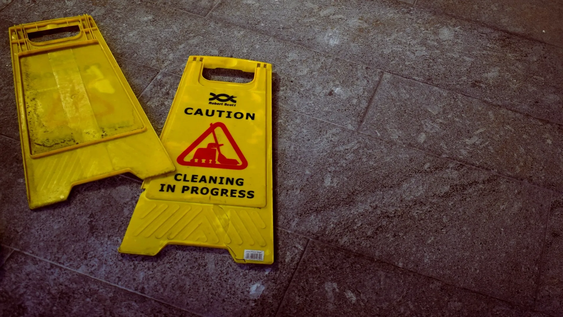 Slip and fall accidents happen every day across Los Angeles, often leaving injury victims facing pain, lost work, and overwhelming bills. Wet floors, poor lighting, cluttered walkways, or broken stairs are just a few hazards behind these incidents.
