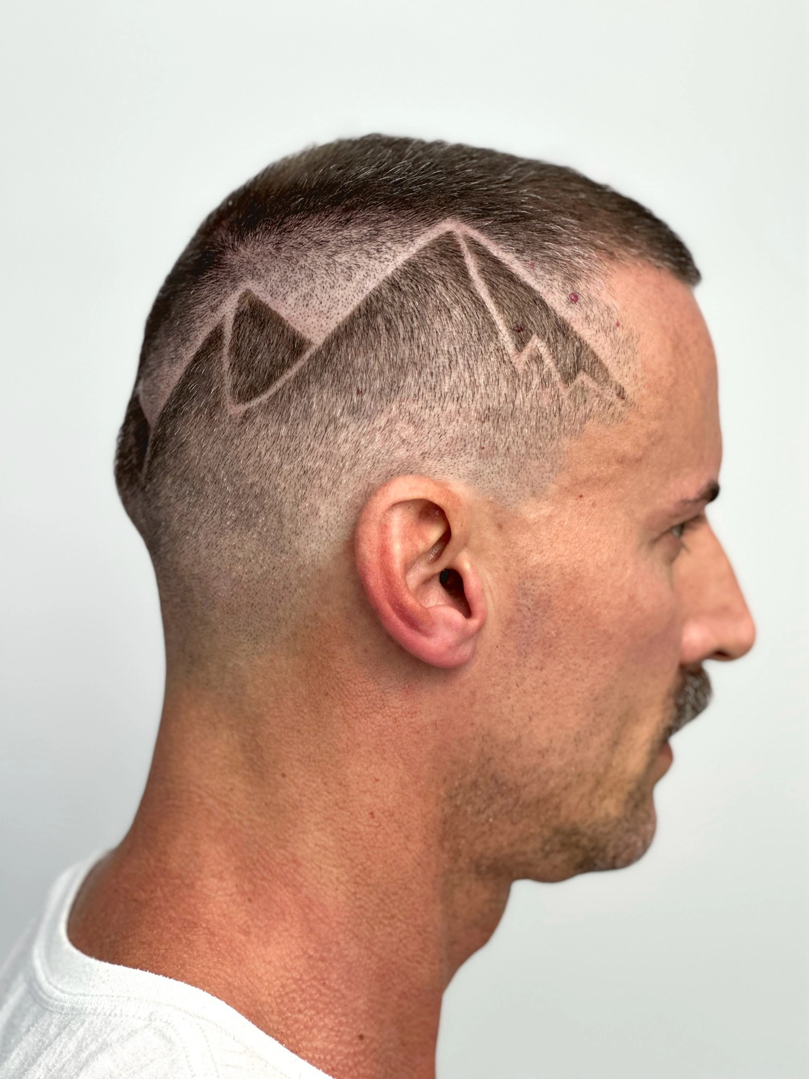 Diego Tovar at work in his Miami barber studio