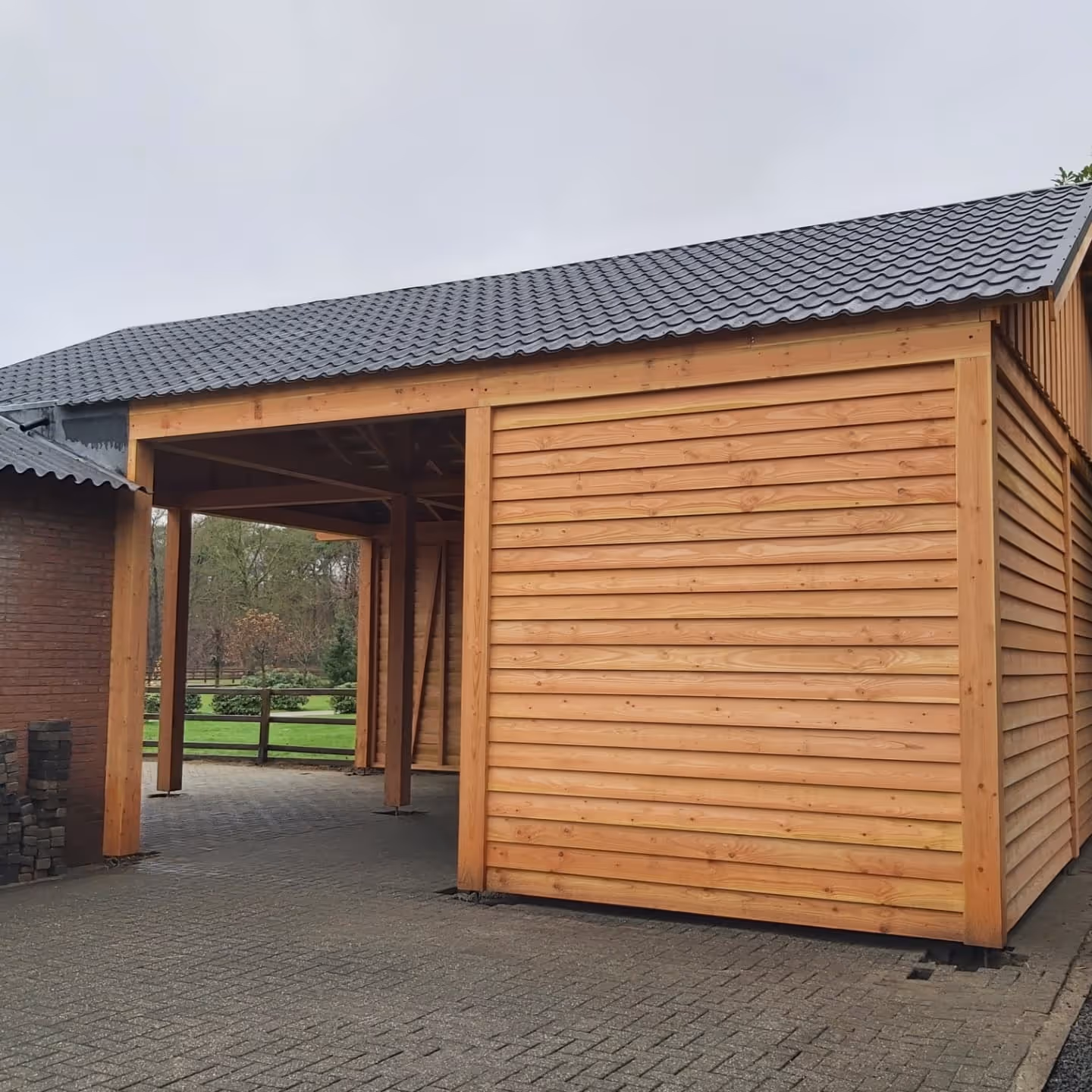 Overkapping voor caravans of campers zijaanzicht