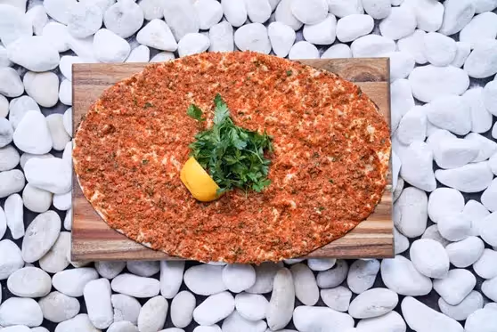 Lahmacun served on a traditional Turkish plate