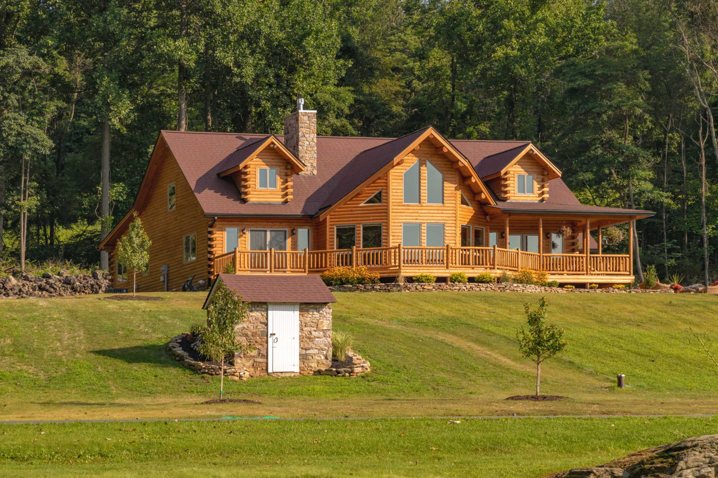 General contractor for custom log homes.