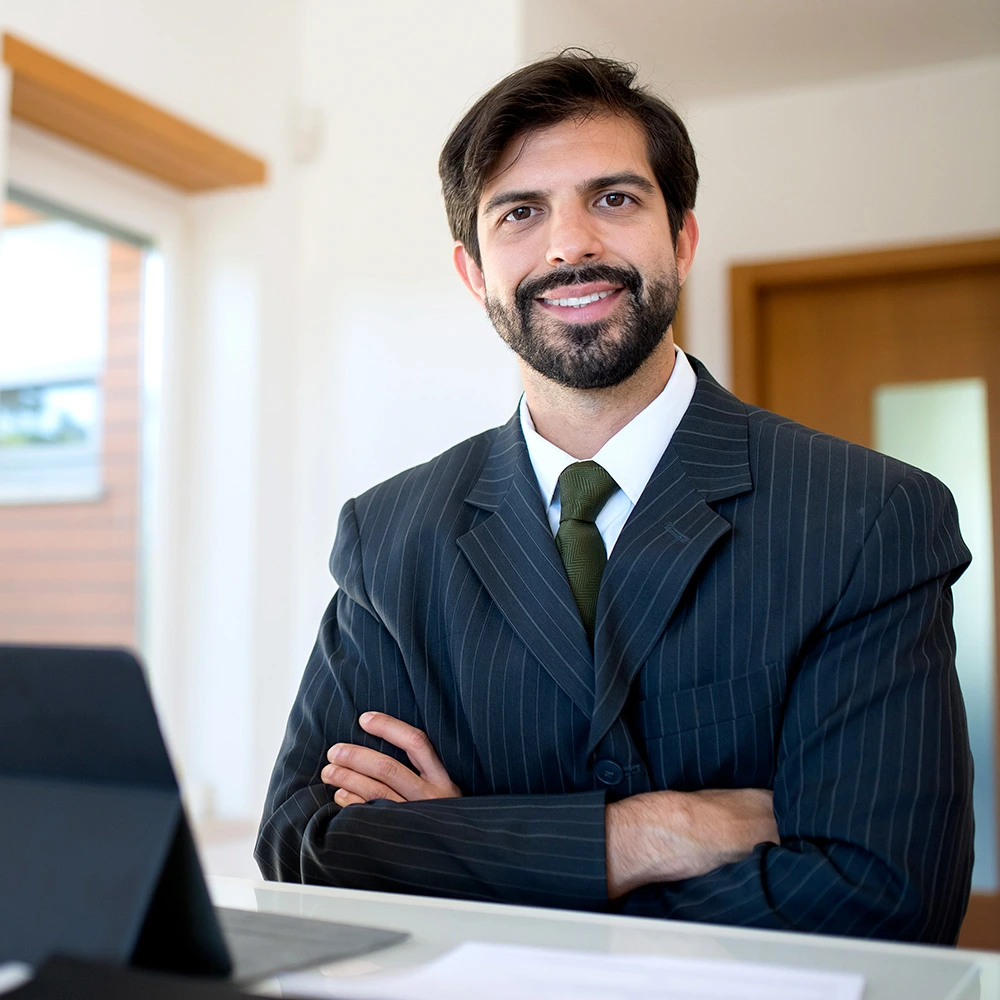 Hombre ejecutivo en oficina