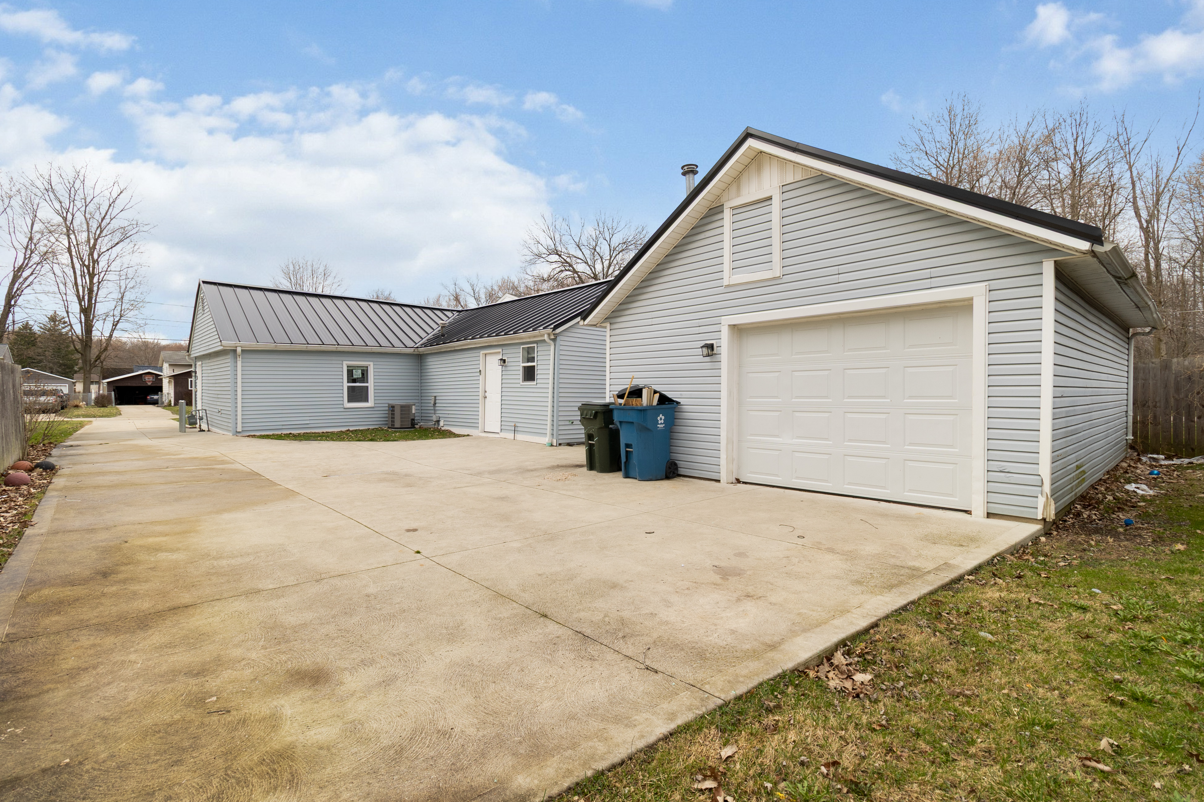 After — renovated detached garage in North Ridgeville, OH — Manzil Renovation