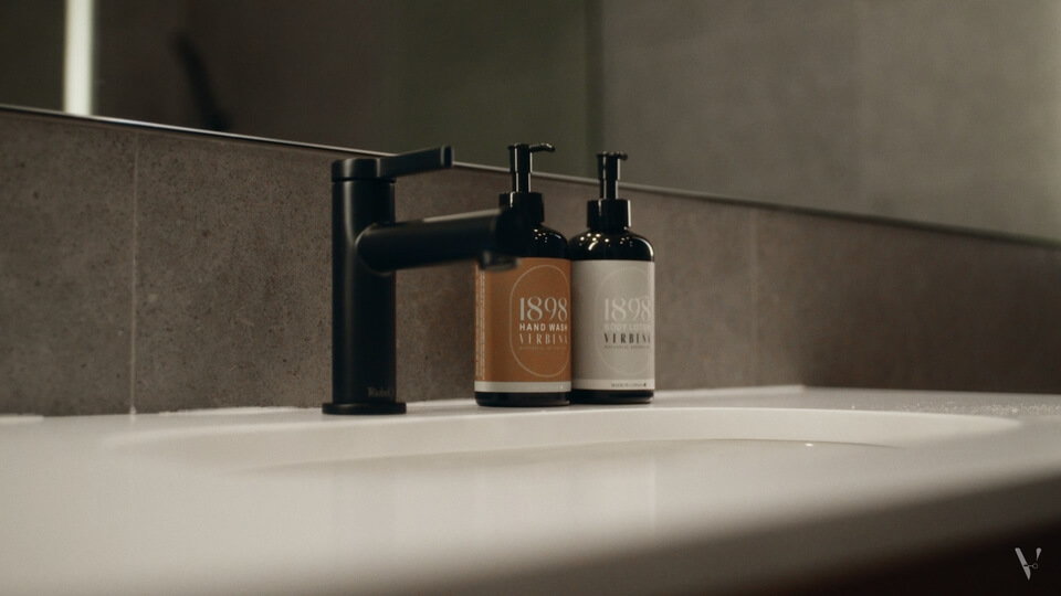 hotel commercial