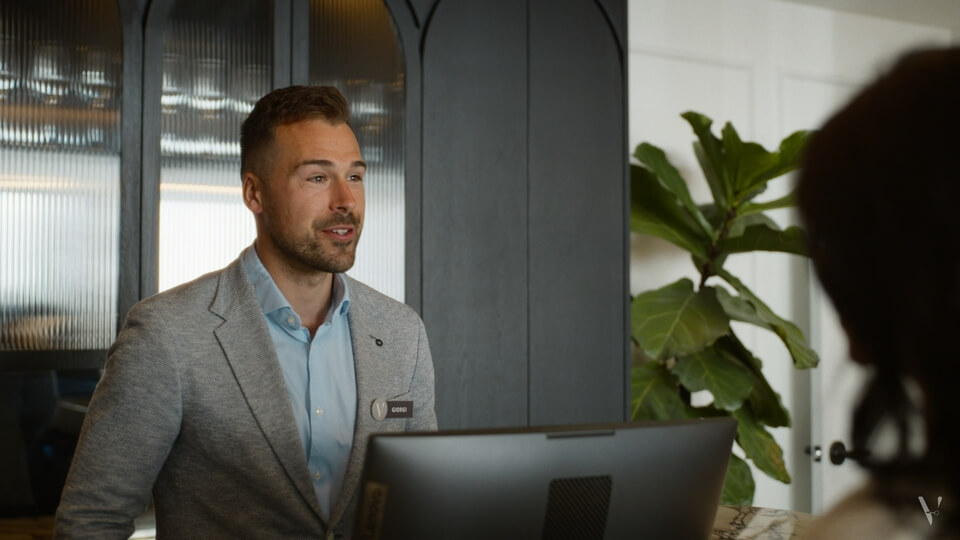 hotel commercial