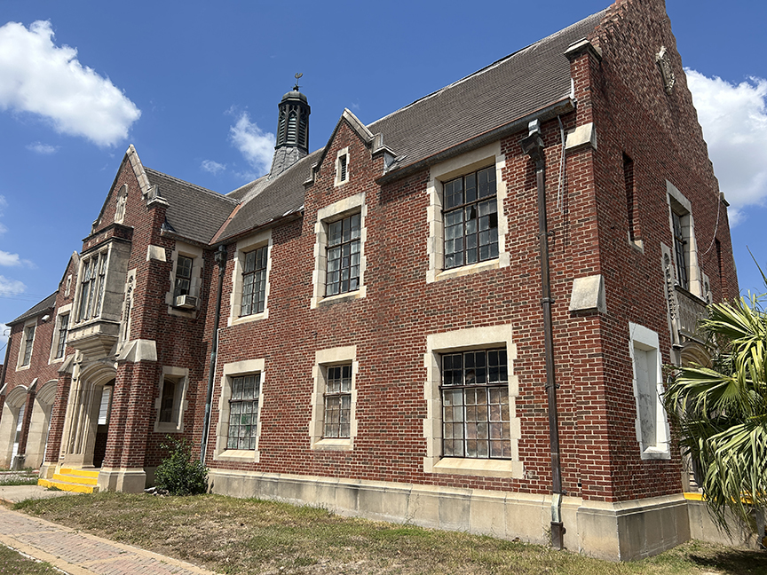 Mercedes Corner image