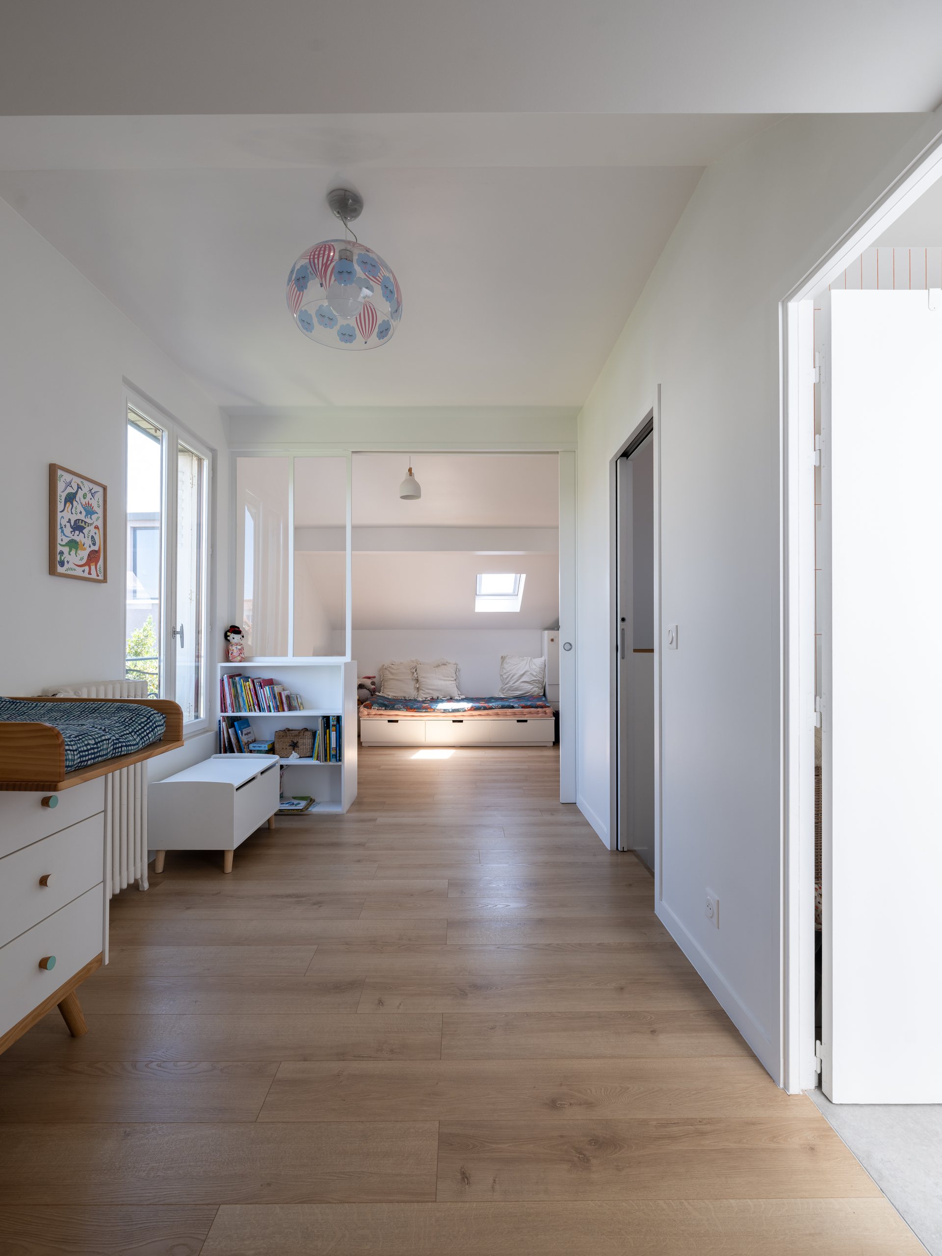 Oïkos Architectes — Maison à Colombes — la chambre sous surélévation, sous les combles