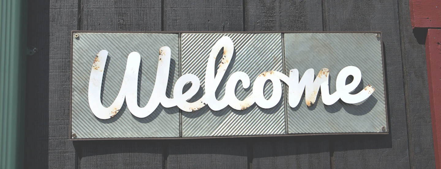 Schild mit dem Text "Welcome"