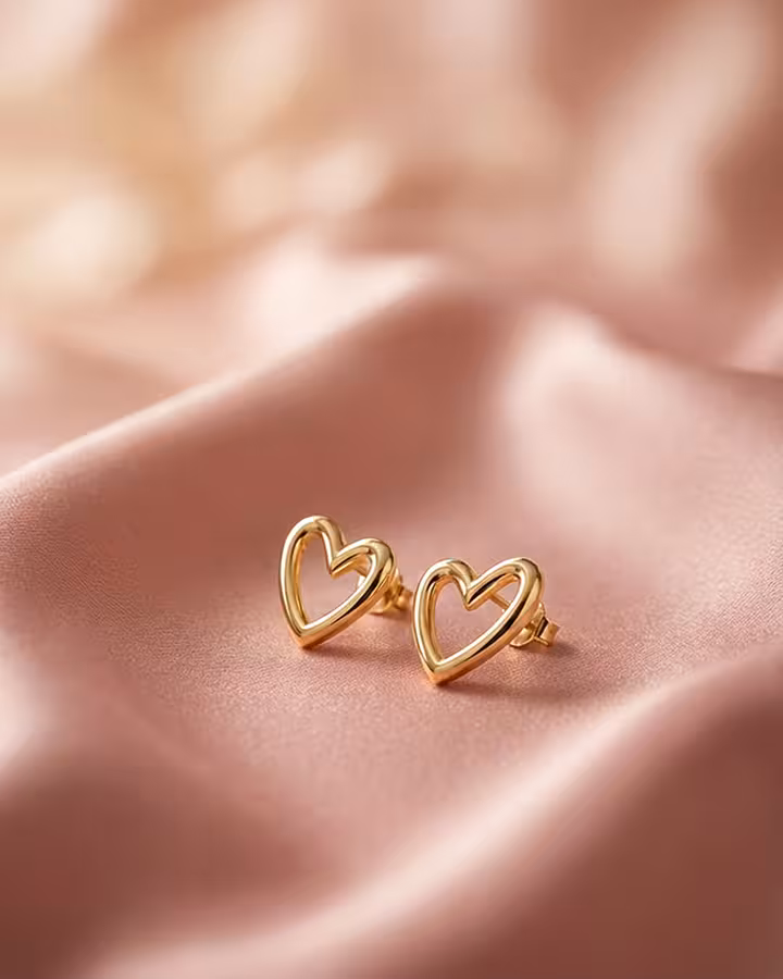 Pendientes de Corazón Abierto en Oro, foto ambientada - Joyería Cayou