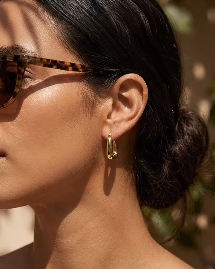 Pendientes de Aro Aria en Oro, foto puesta - Joyería Cayou