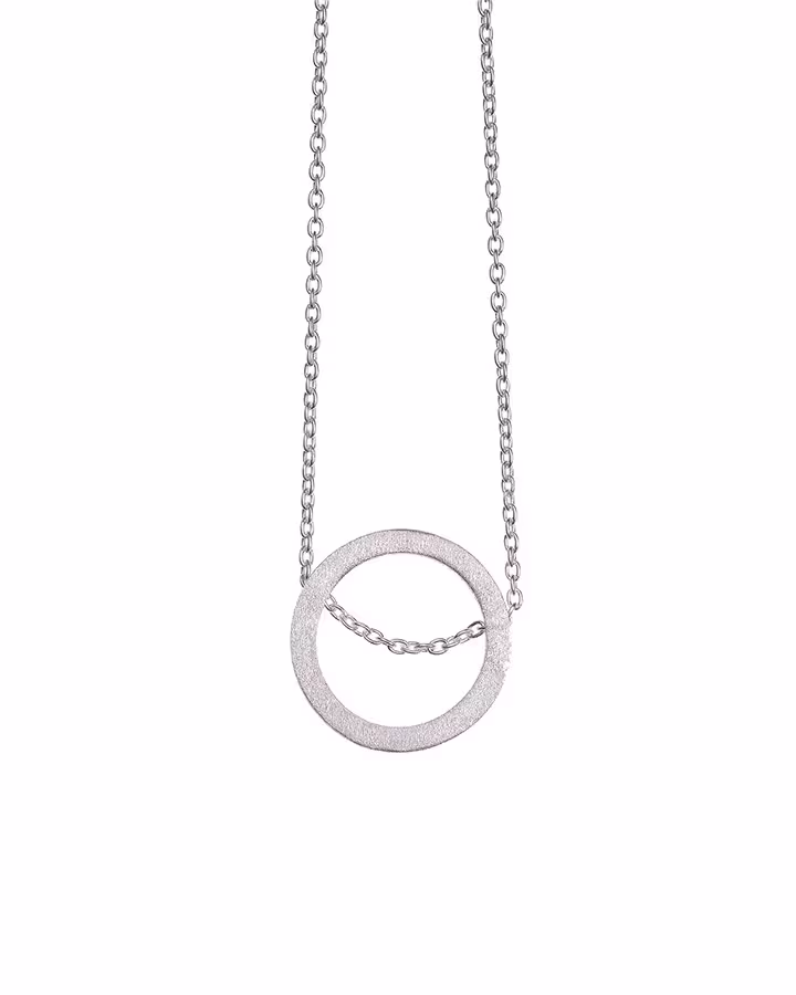Collar Minimalista de Círculo en Plata, foto de producto - Joyería Cayou