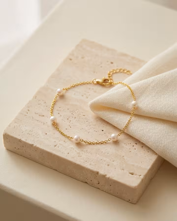 Pulsera Perlas Gold, foto ambientada - Joyería Cayou