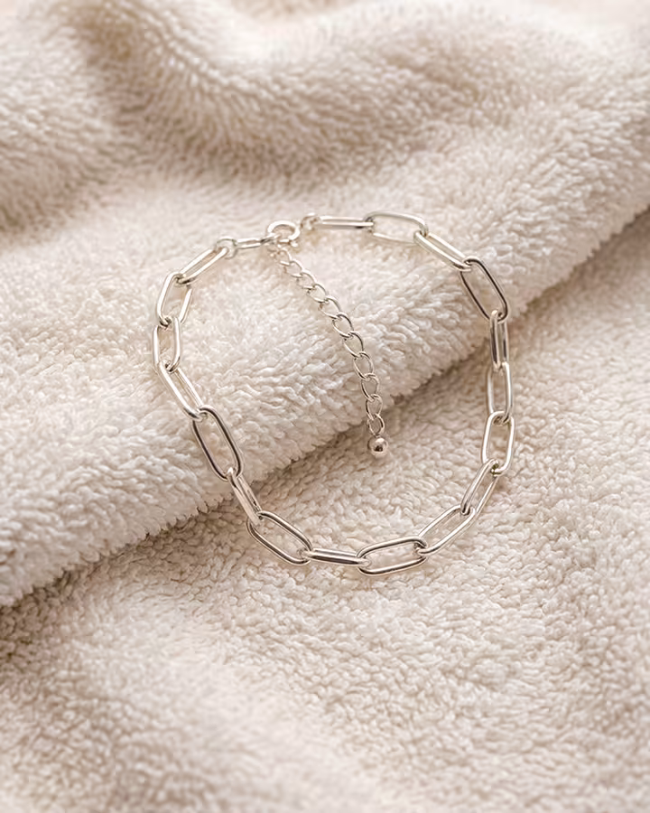 Pulsera Eslabon Lisa en plata, foto ambientada - Joyería Cayou