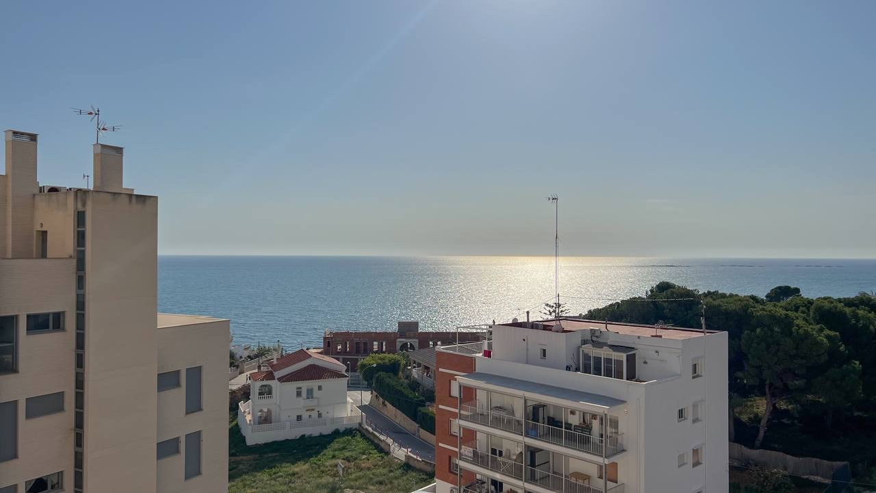 Apartamento con vistas panorámicas al mar en el corazón de Calpe
