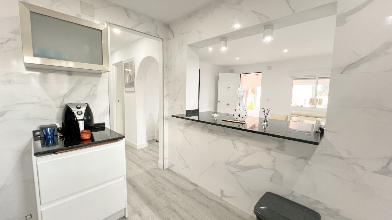 Villa exclusiva, recientemente renovada - Foto 12