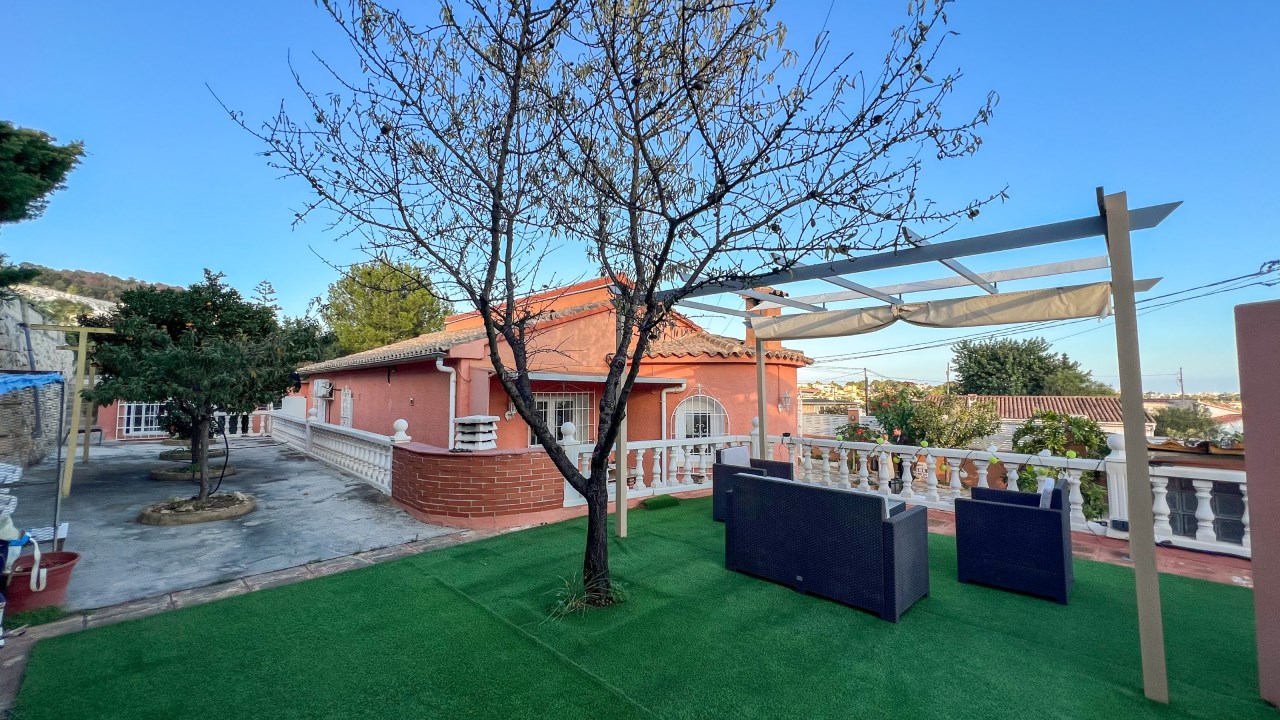 Unique, recently renovated villa - Photo 2