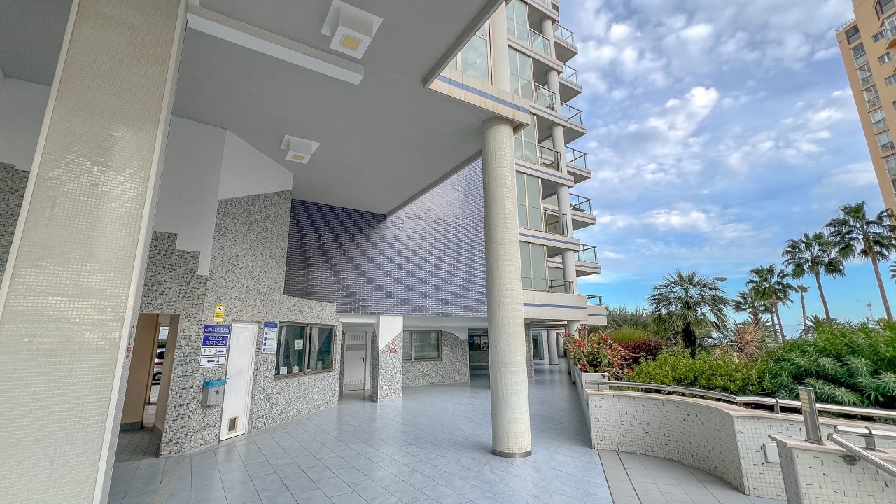 Luxury Seaside Apartment with Sea Views - Move-In Ready - Photo 21