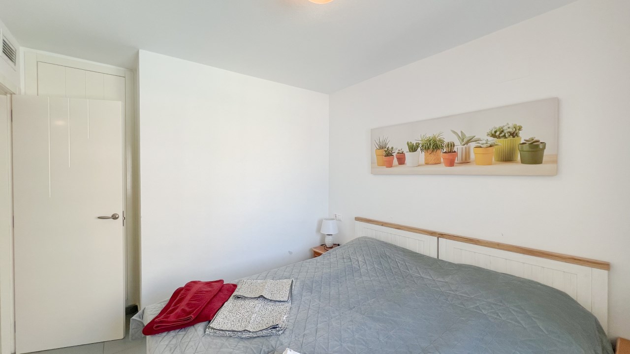 Luxury Seaside Apartment with Sea Views - Move-In Ready - Photo 13