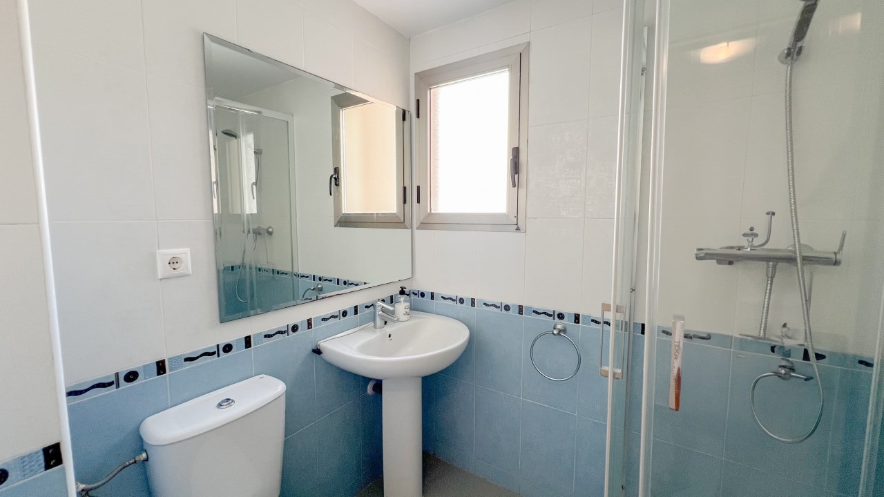 Luxury Seaside Apartment with Sea Views - Move-In Ready - Photo 15