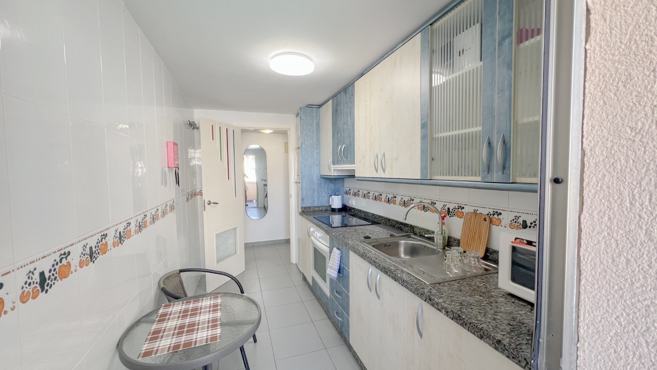 Luxury Seaside Apartment with Sea Views - Move-In Ready - Photo 8