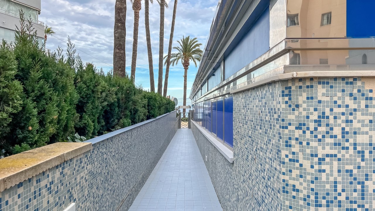 Luxury Seaside Apartment with Sea Views - Move-In Ready - Photo 22