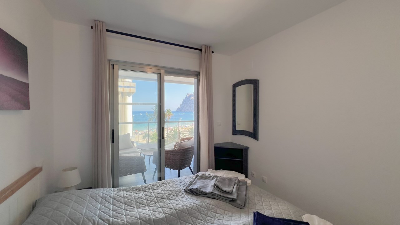 Luxury Seaside Apartment with Sea Views - Move-In Ready - Photo 14