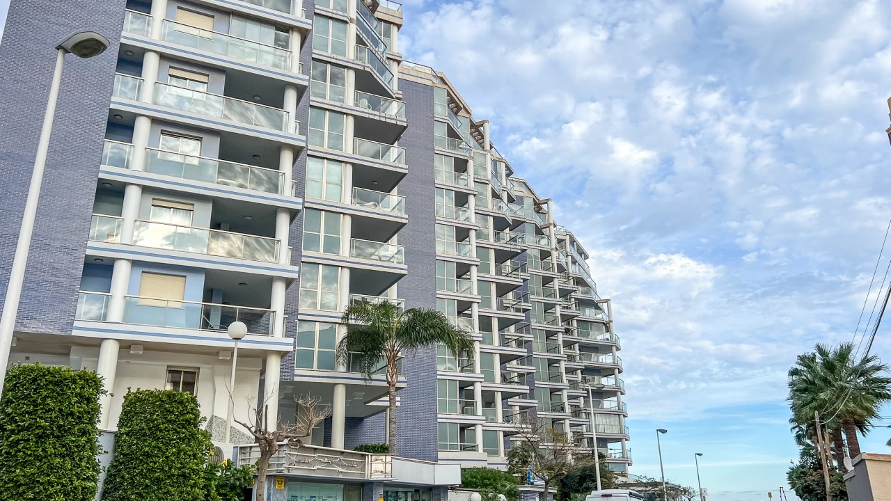 Luxury Seaside Apartment with Sea Views - Move-In Ready - Photo 23