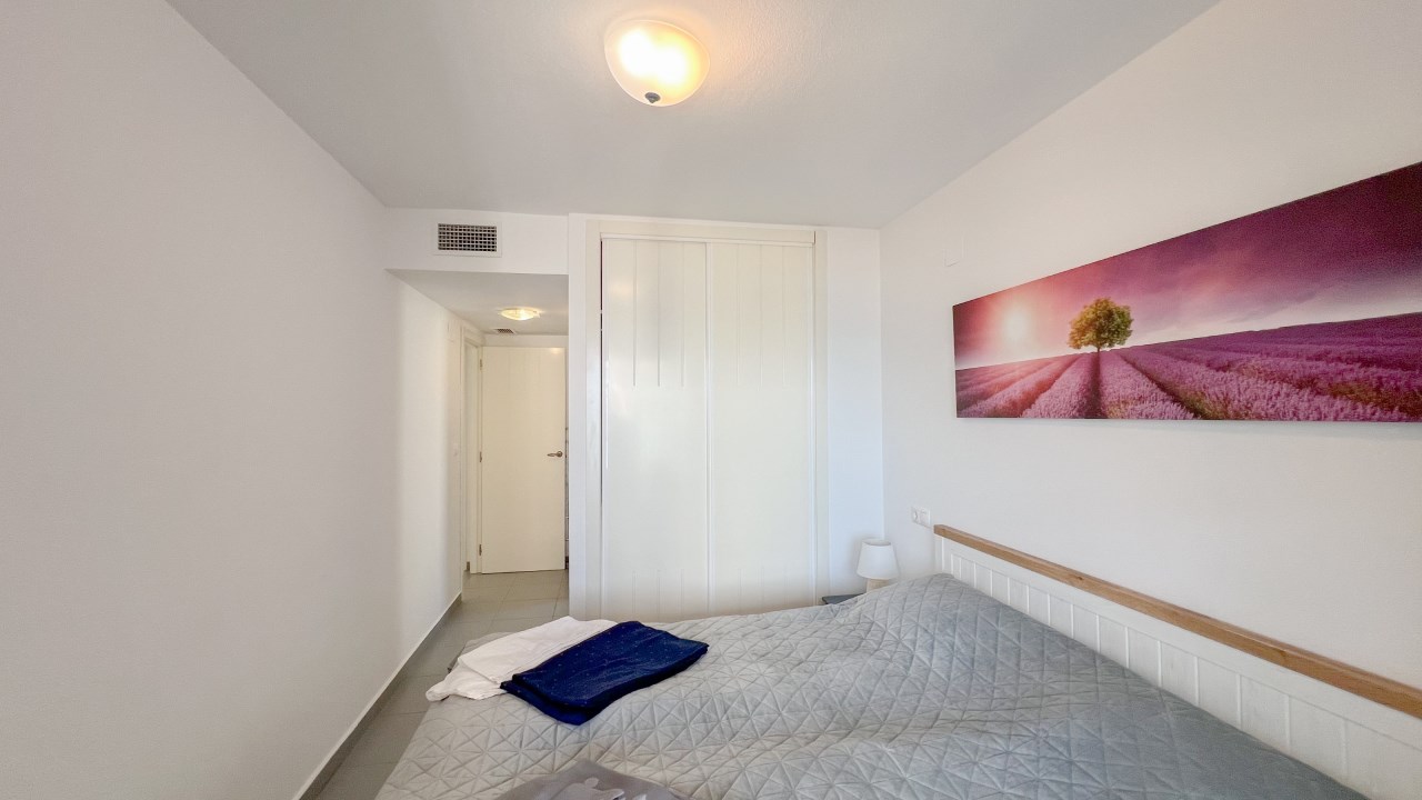 Luxury Seaside Apartment with Sea Views - Move-In Ready - Photo 11