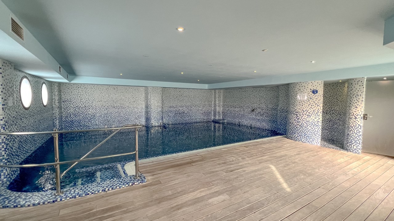 Luxury Seaside Apartment with Sea Views - Move-In Ready - Photo 18