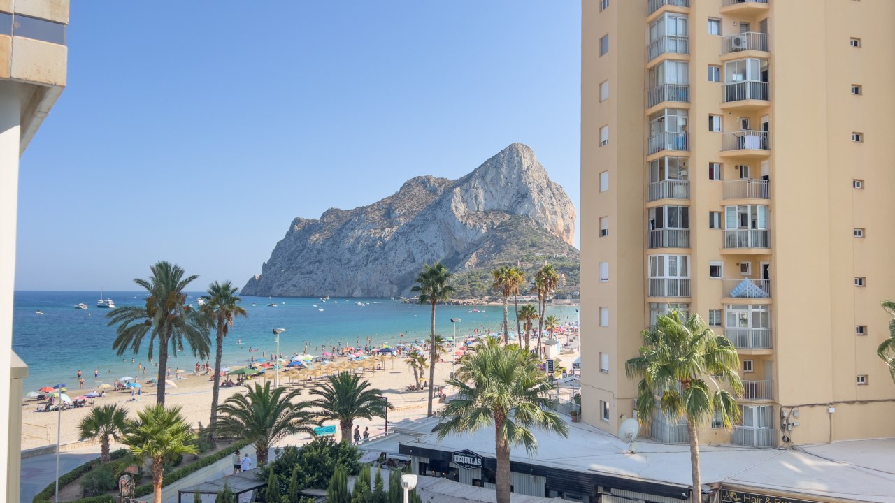 Luxury Seaside Apartment with Sea Views - Move-In Ready - Photo 1