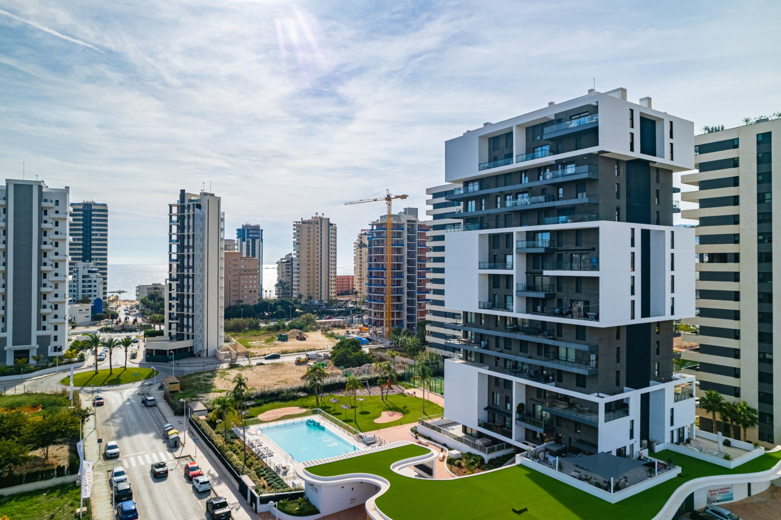 Modern 3-bedroom apartment with terrace and high-end features - Sunrise Tower, Calpe, just steps from the beach - Photo 1