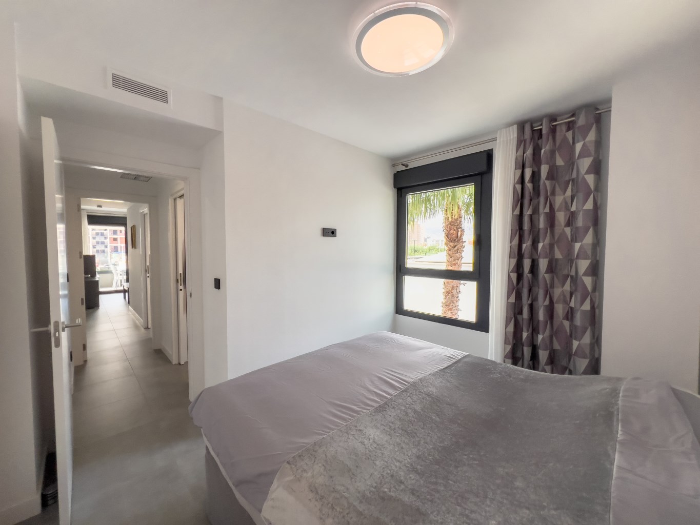 Contemporary Apartment with Pool, Gym & High Rental Potential - Photo 13