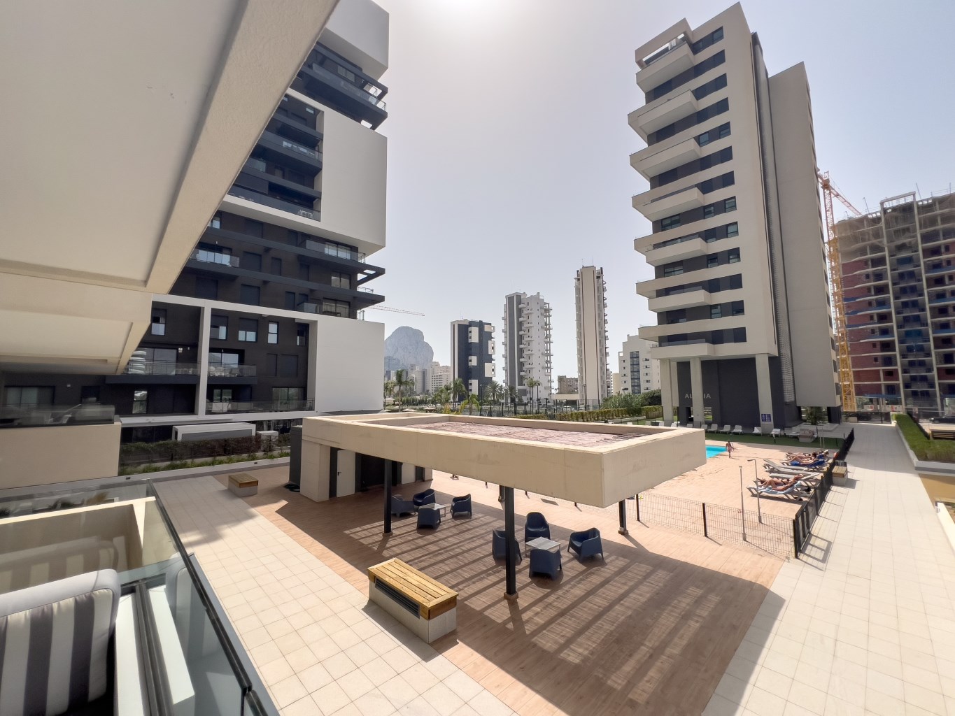 Contemporary Apartment with Pool, Gym & High Rental Potential - Photo 23